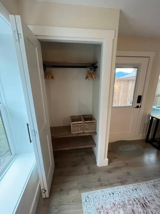 Modern Studio With Soft Tub And Mountain Views - Ratcliffe Guest Suite Duncan Εξωτερικό φωτογραφία