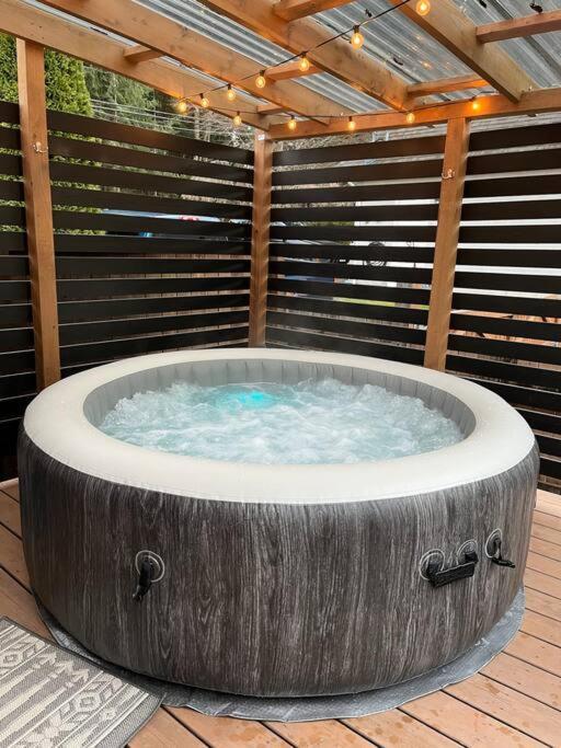 Modern Studio With Soft Tub And Mountain Views - Ratcliffe Guest Suite Duncan Εξωτερικό φωτογραφία